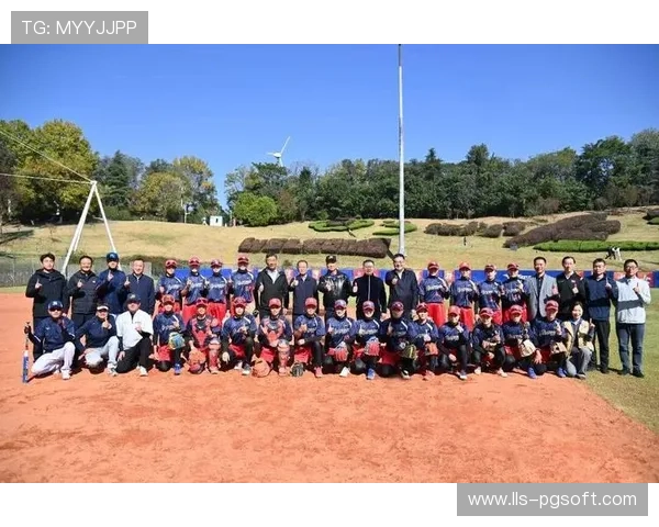 女解说员持续讲解复杂规则,被誉垒球运动普及的无名贡献者