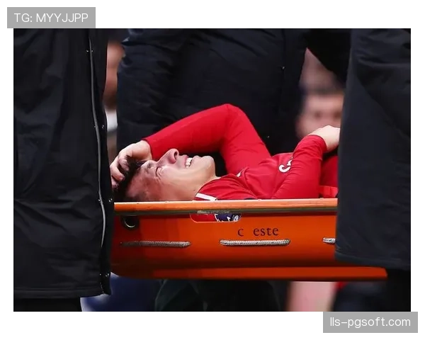 曼联后卫马丁内斯小腿受伤,预计缺席1-2周关键比赛