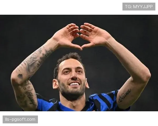 国际米兰上半场补时阶段恰尔汗奥卢世界波破门，2-1领先罗马